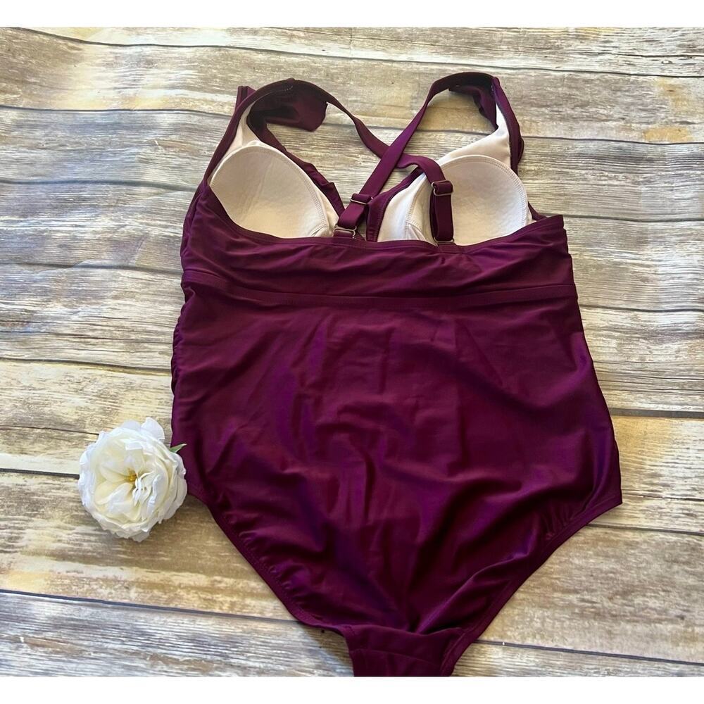 STUNNING SWIMSUIT & BEACH WRAP - Picture 8 of 11